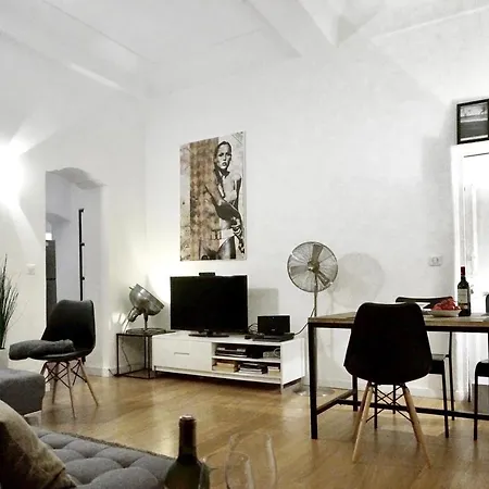 History-chic In Oldtown, Beach Nice